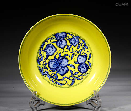 A QING STYLE PORCELAIN PLATE