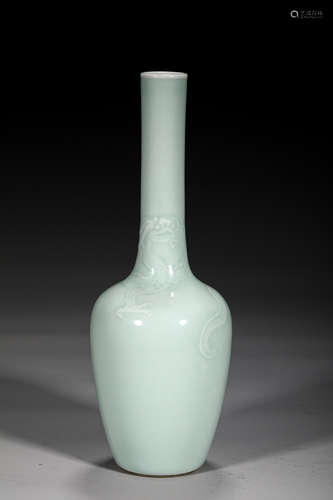 A QING STYLE PORCELAIN BELL SHAPE ZUN