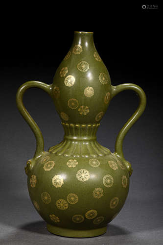 A QING STYLE PORCELAIN GOURD SHAPED VASE