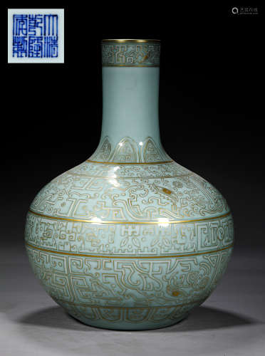 A QING STYLE PORCELAIN SKY BALL VASE
