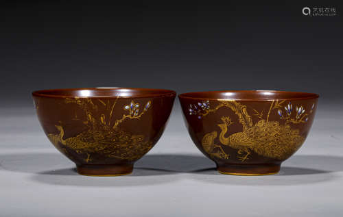A PAIR OF QING STYLE PORCELAIN CUPS