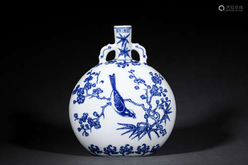 A PORCELAIN MOON FLASK SHAPE VASE