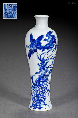 A QING STYLE PORCELAIN VASE