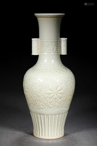 A QING STYLE TUBULAR EAR PORCELAIN VASE