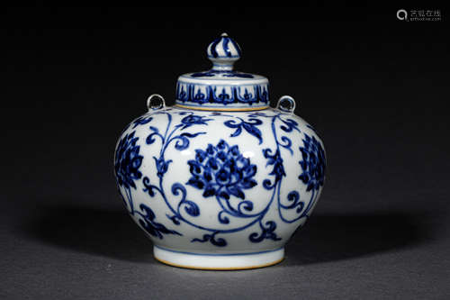 A MING STYLE PORCELAIN LIDDED JAR