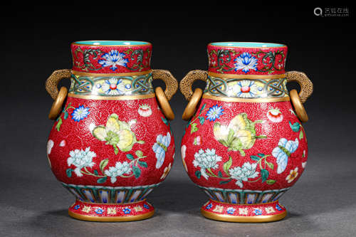 A SET OF QING STYLE PORCELAIN VASES