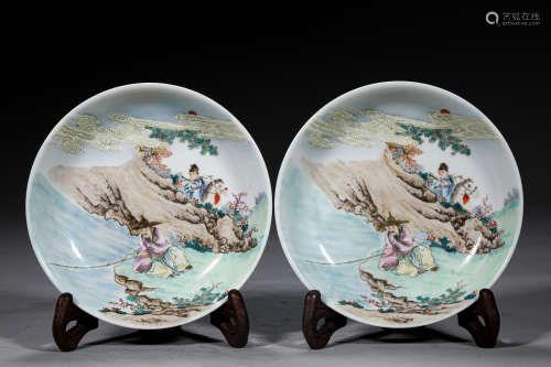 A PAIR OF QING STYLE PORCELAIN PLATES