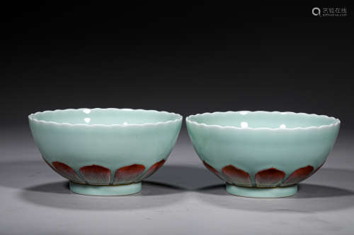 A PAIR OF QING STYLE PORCELAIN BOWLS