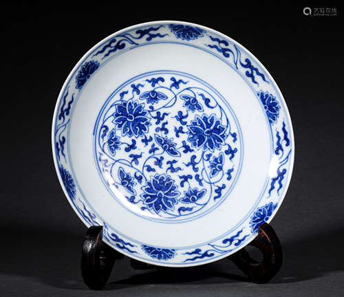 A QING STYLE PORCELAIN PLATE