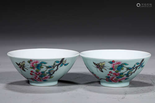 A PAIR PORCELAIN CUPS