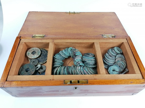 A box of ancient Chinese coins（130s）