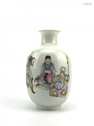 A FAMILLE ROSE 'SAN GUO YAN YI' LANTERN VASE