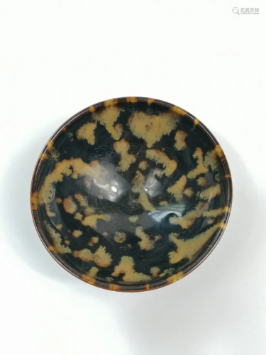 A SMALL JIZHOU 'TORTOISE-SHELL'-GLAZED BOWL