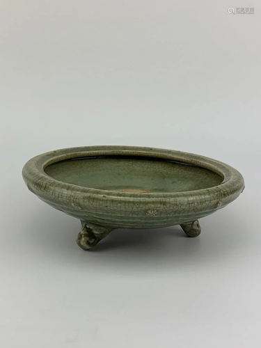 A LONGQUAN CELADON-GLAZED TRIPOD INCENSE BURNER