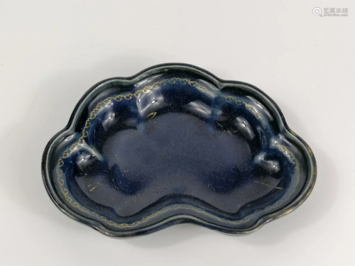 A Gilt-decorated Blue-ground butterfly shape dish