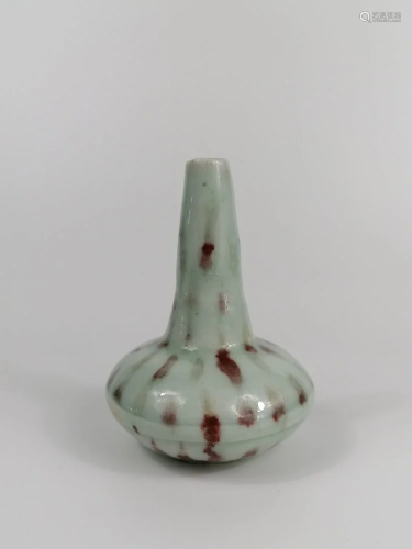 Copper-red decorated long neck vase