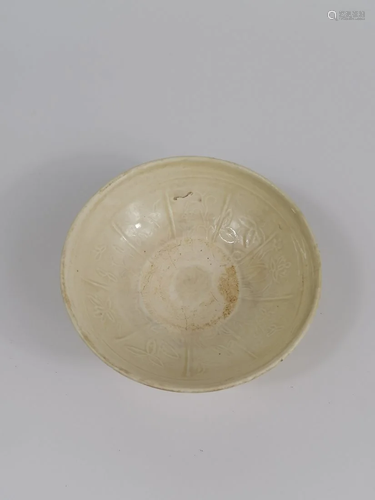 Ding Ware Moulded flower dish