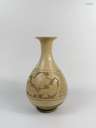 A 'CIZHOU' SGRAFFIATO 'LOTUS' VASE, YUHUCHUN PING