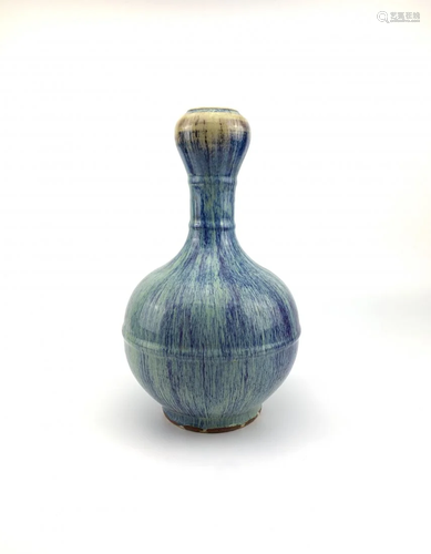 A FLAMBE GLAZED GARLIC MOUTH VASE