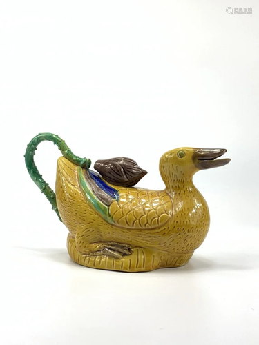 A Chinese sancai-glazed duck-shaped teapot