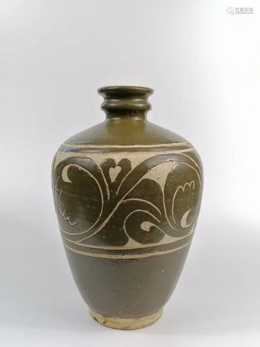 A Cizhou green glazed Meiping vase