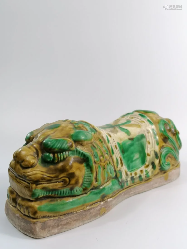 AN UNUSUAL BROWN AND GREEN-GLAZED 'TIGER' PILLOW