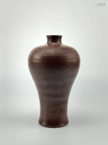 A PERSIMMON-GLAZED MEIPING VASE