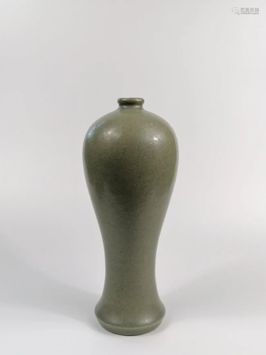 A Fine Donggou ware Meiping vase