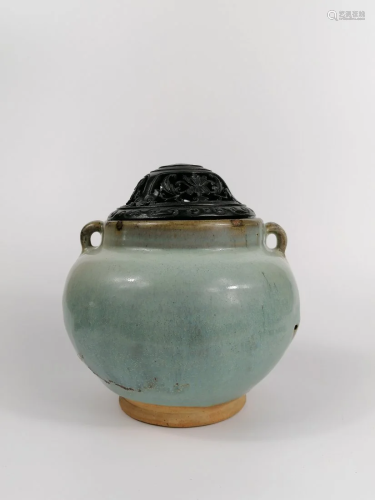 A Jun Ware sky-blue glazed Jar with lid