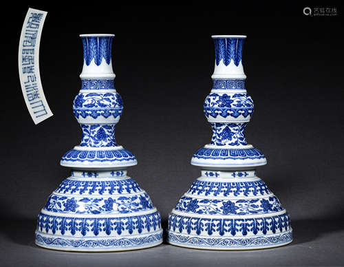 A PAIR OF QING STYLE PORCELAIN CANDEL HOLDERS