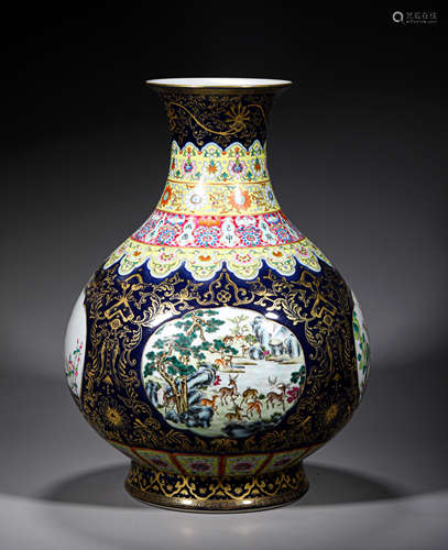 A QING STYLE PORCELAIN VASE