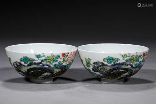 A PAIR OF QING STYLE PORCELAIN BOWLS