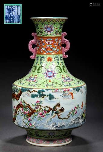 A CHINESE FAMILLE ROSE GLAZE PORCELAIN VASE