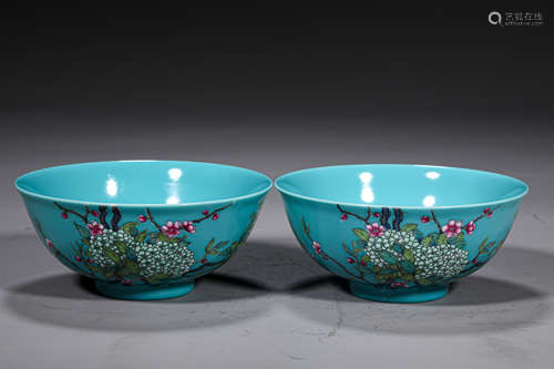 A PAIR OF QING STYLE PORCELAIN BOWLS