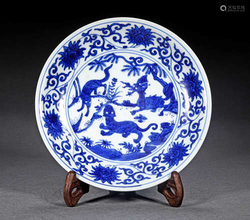 A MING STYLE PORCELAIN PLATE