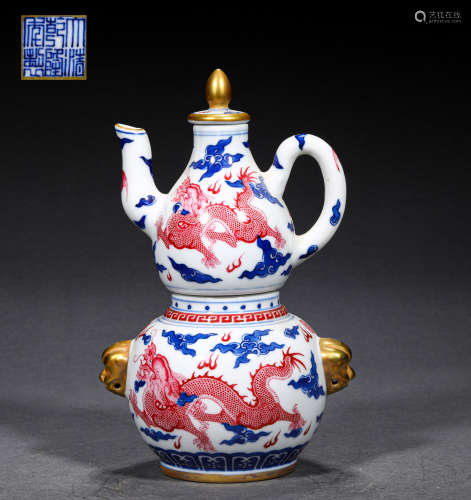 A CHINESE PORCELAIN KETTLE