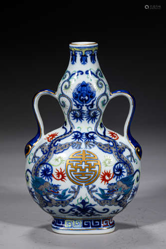 A QING STYLE PORCELAIN GOURD SHAPEDD ZUN