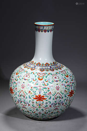 A QING STYLE PORCELAIN SKY BALL SHAPED VASE