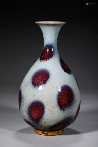 A JIN STYLE JUN YAO WARE PORCELAIN VASE