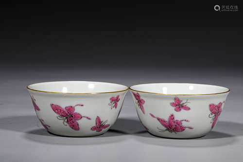 A PAIR OF QING STYLE PORCELAIN CUPS