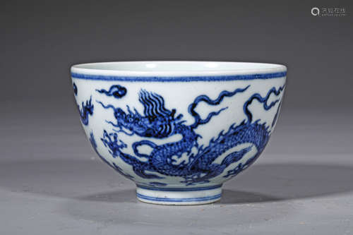 A MING STYLE PORCELAIN BOWL