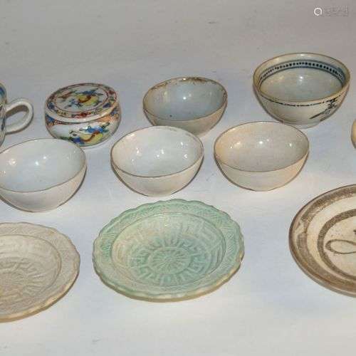 Antiquités chinoises, lot mixte, 12 pièces de porcelaine et ...