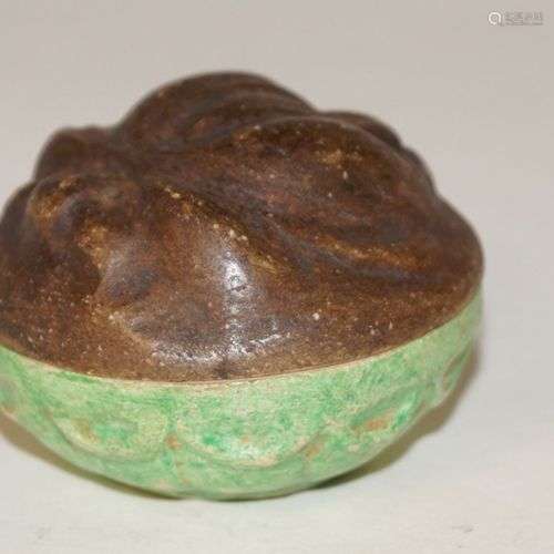 Antiquités chinoises, boîte ronde (d. 5 cm), probablement Mi...