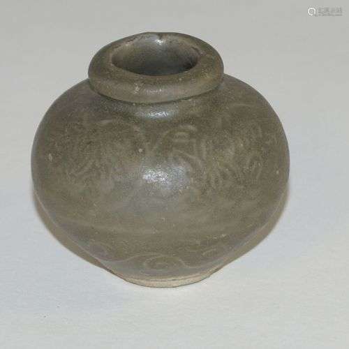 Antiquités chinoises, pot Longquan (h. 5,5 cm), probablement...