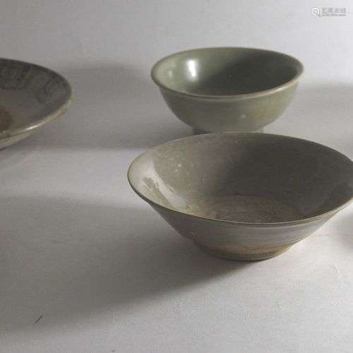 Antiquités chinoises, céramique et porcelaine, six pièces,a)...