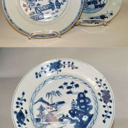 Antiquités chinoises, Trois assiettes bleu et blanc (d. 23 c...