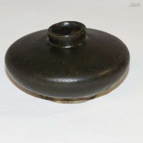 Antiquités chinoises, petit pot (d. 10 cm), probablement de ...