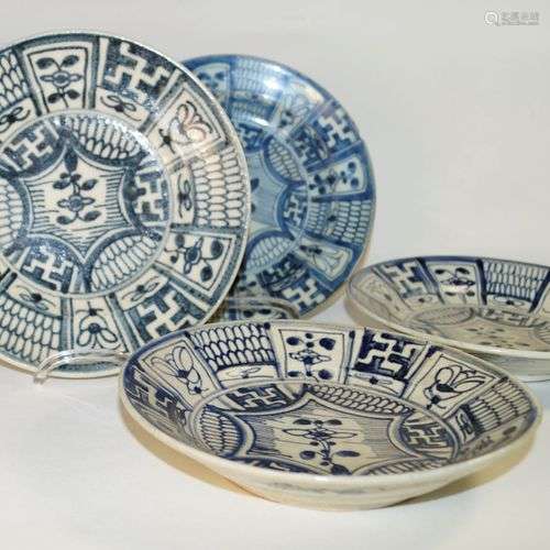Antiquités chinoises, quatre assiettes avec marques (env. D....