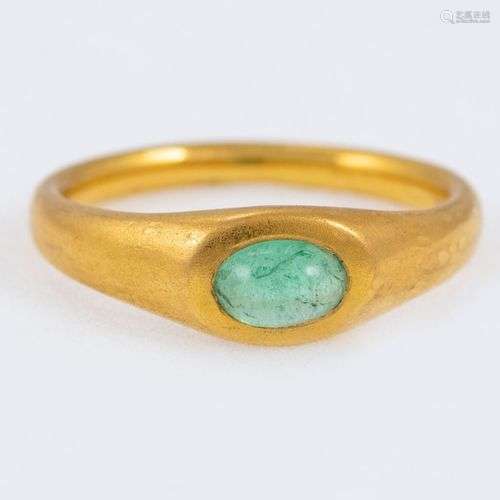 Klassischer Cabochon-Ring mit