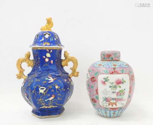 CHINE XXème. : Pot couvert et vase couvert en porcelaine. Ha...